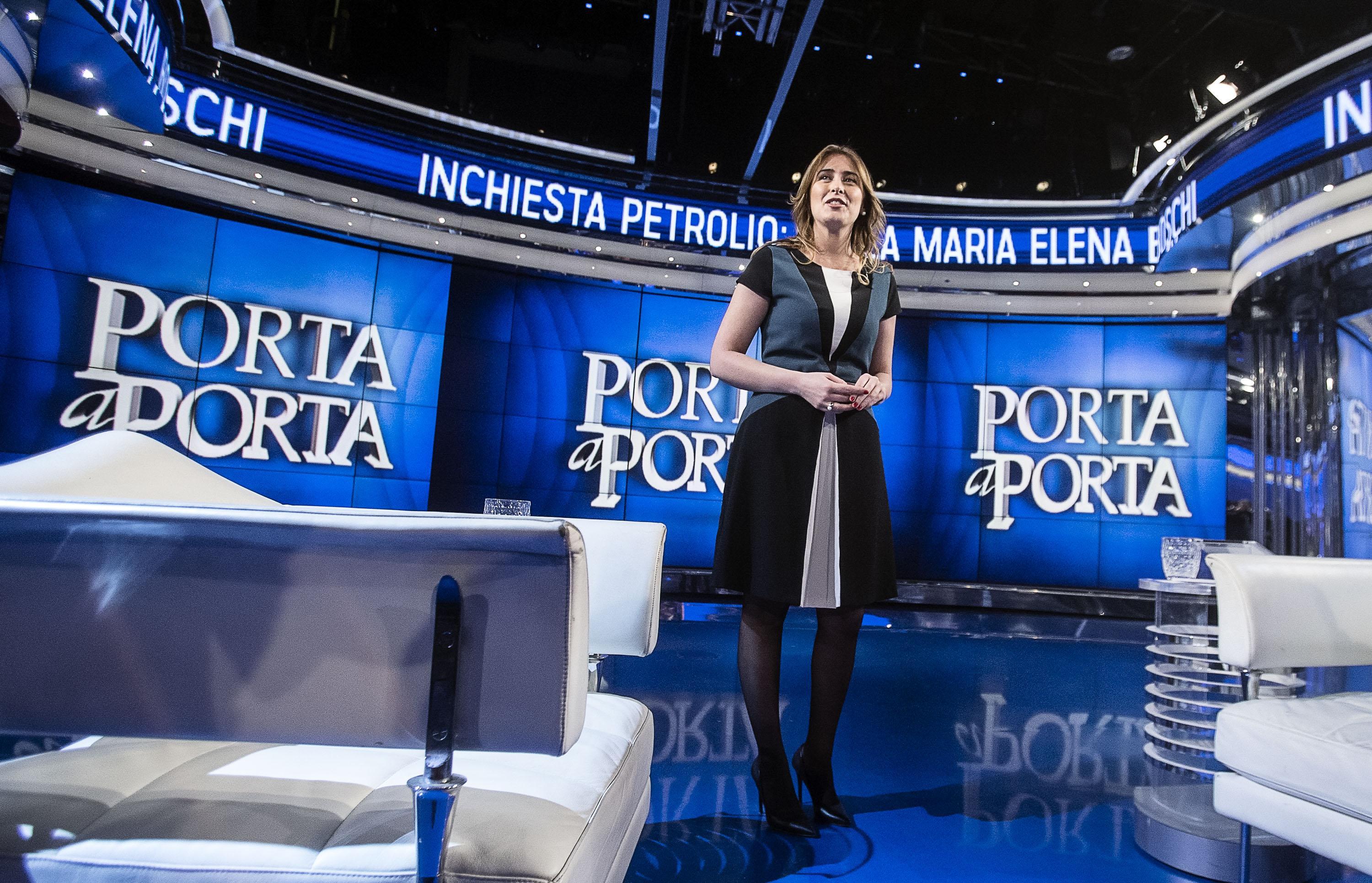 Maria Elena Boschi elegante a Porta a Porta FOTO