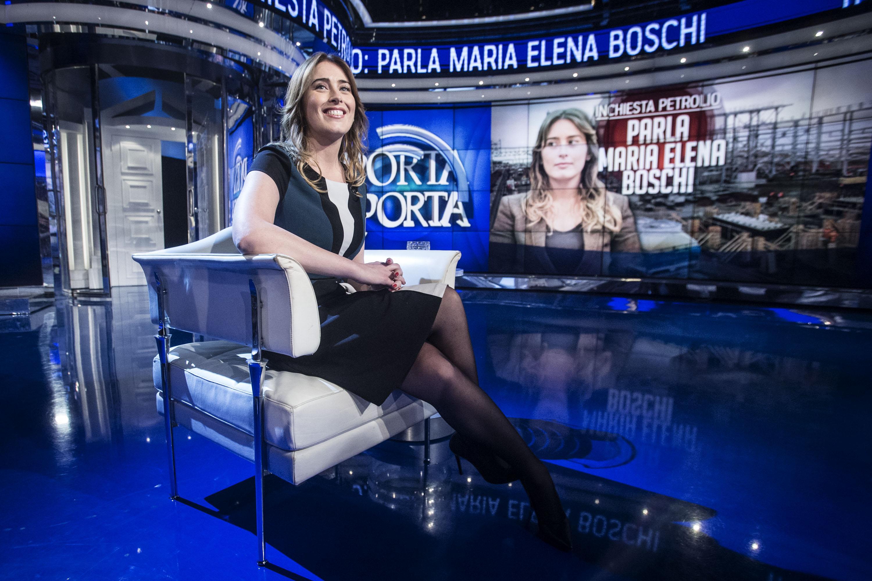 Maria Elena Boschi elegante a Porta a Porta FOTO