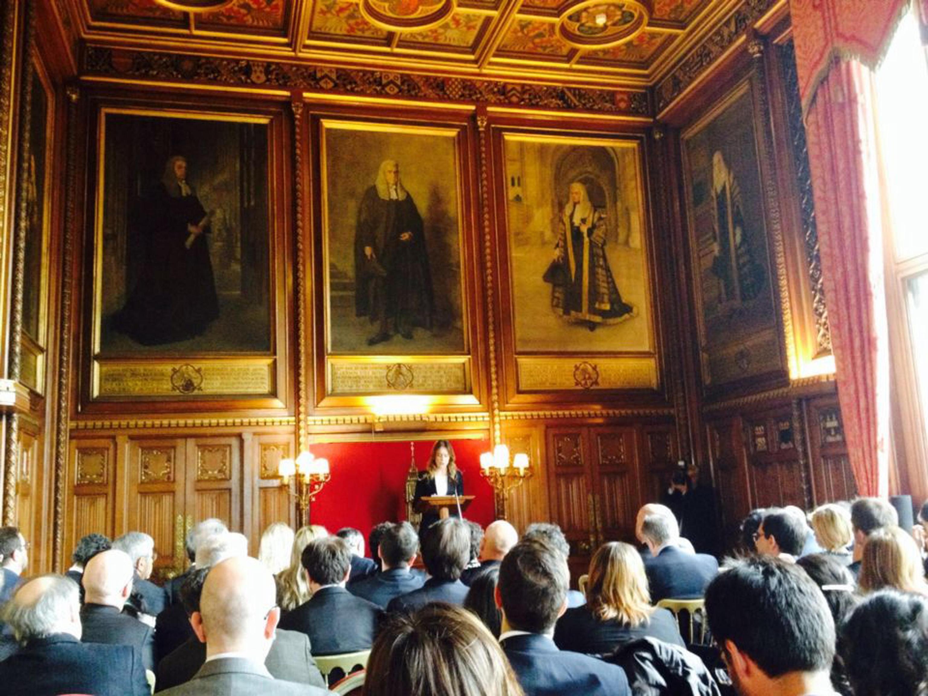 Maria Elena Boschi, tailleur nero a Londra FOTO