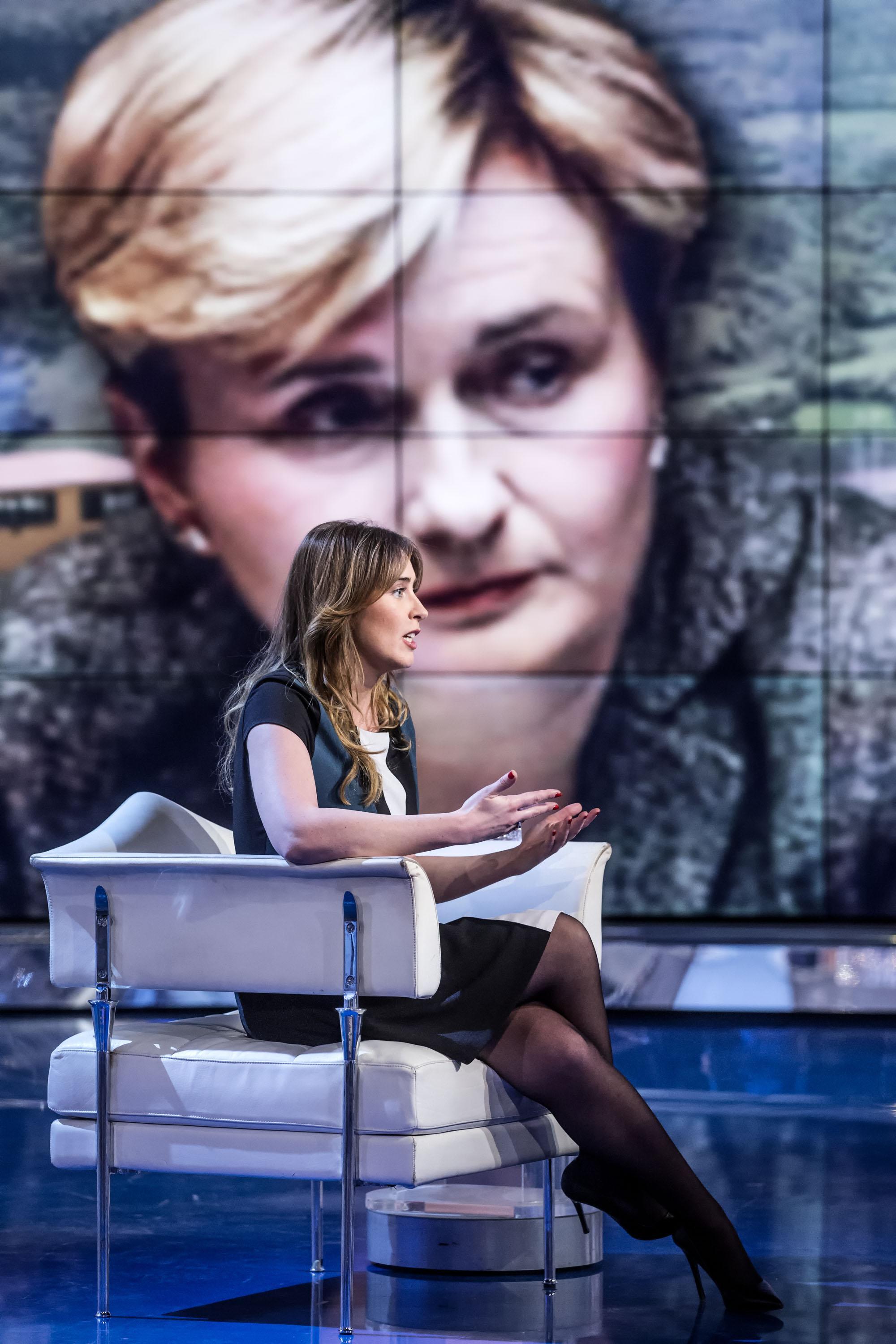 Maria Elena Boschi elegante a Porta a Porta FOTO