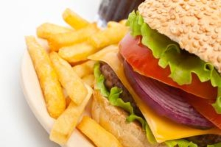 Fast food, attenzione anche ai contenitori: rischio ftalati