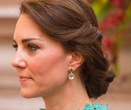 Kate Middleton, pizzo e trasparenze in verde acqua FOTO