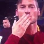 Francesco Totti, il gesto per Ilary Blasi dopo il gol VIDEO