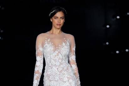 Irina Shayk incinta? Sotto l'abito da sposa si vede...FOTO/VIDEO