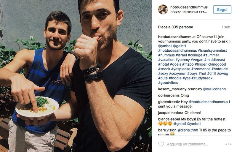 Ragazzi mangiano hummus FOTO (7)