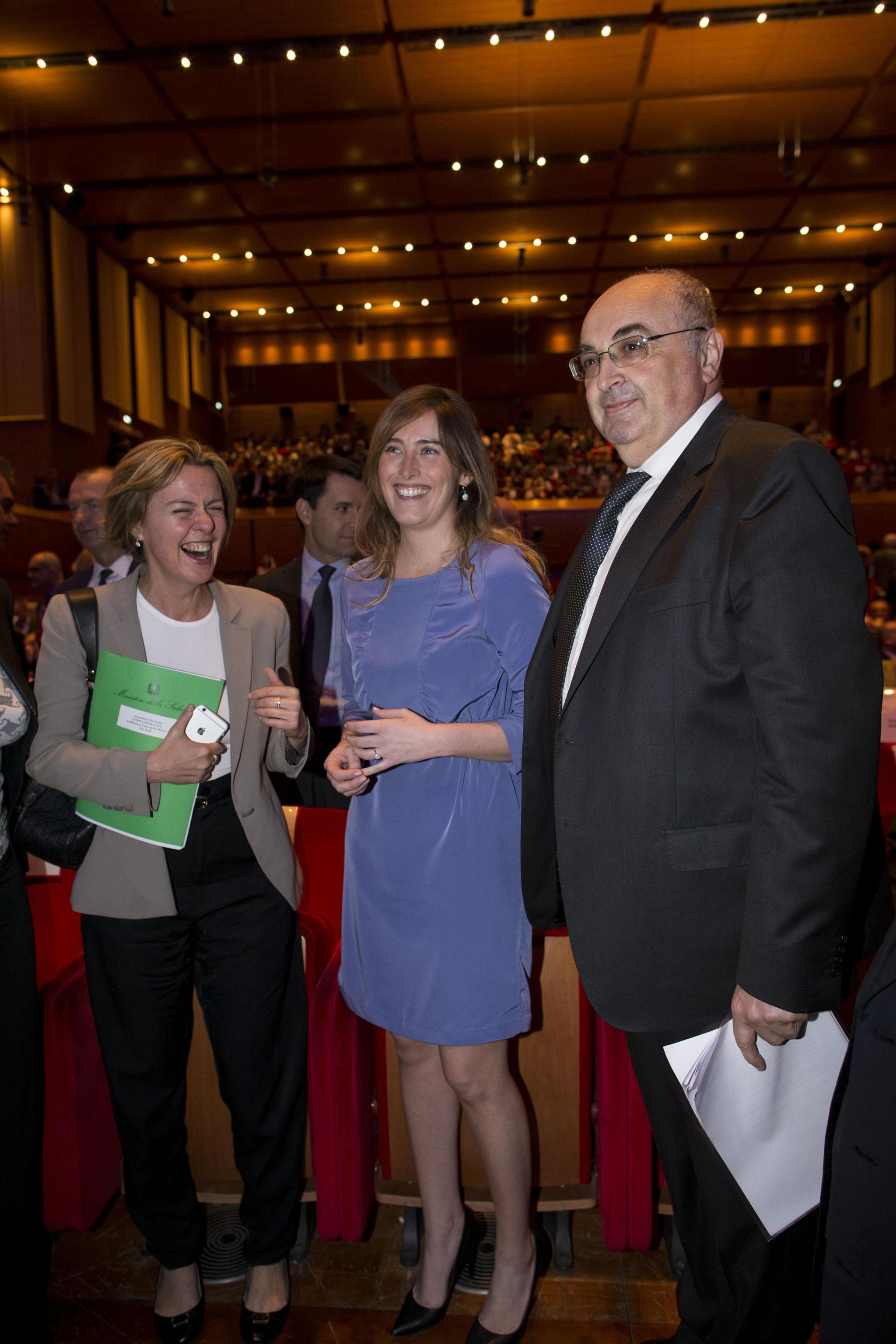 Maria Elena Boschi: mini abito viola e tacchi FOTO