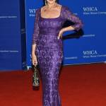 Helen Mirren, abito viola e tatuaggio dedicati a Prince