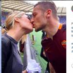 Ilary Blasi: Francesco Totti, il bacio che scalda i tifosi FOTO