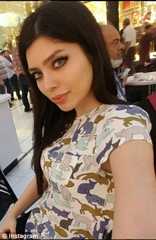 Modella senza velo su Instagram7