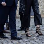 Letizia Ortiz, look impeccabile: sandalo stringato nero FOTO