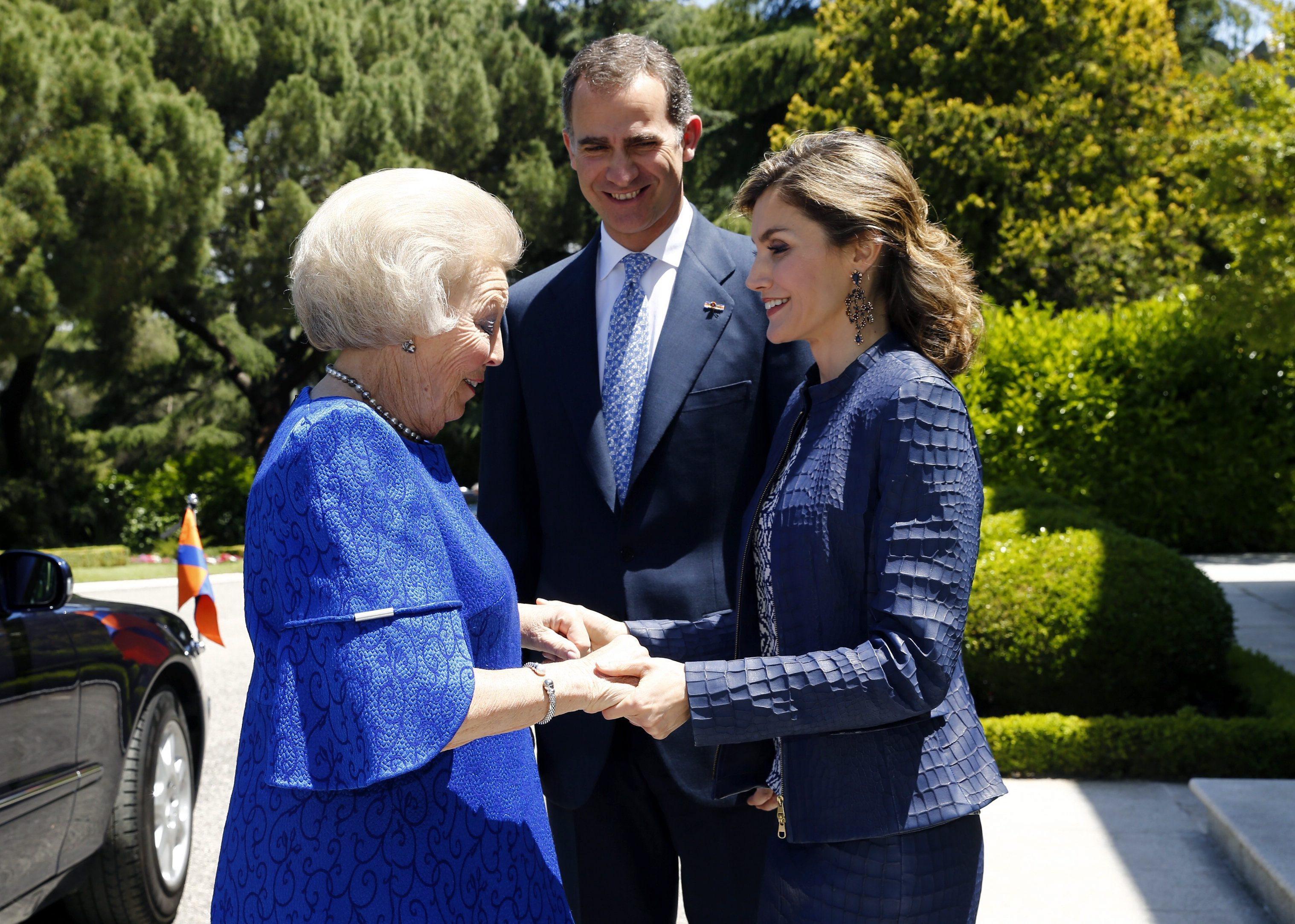 Letizia Ortiz look: completo panna e tacchi FOTO