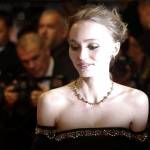 Lily Rose Depp incanta a Cannes: look Chanel FOTO 1