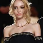 Lily Rose Depp incanta a Cannes: look Chanel FOTO u