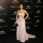 Salma Hayek, scollatura estrema a Cannes con abito Gucci FOTO