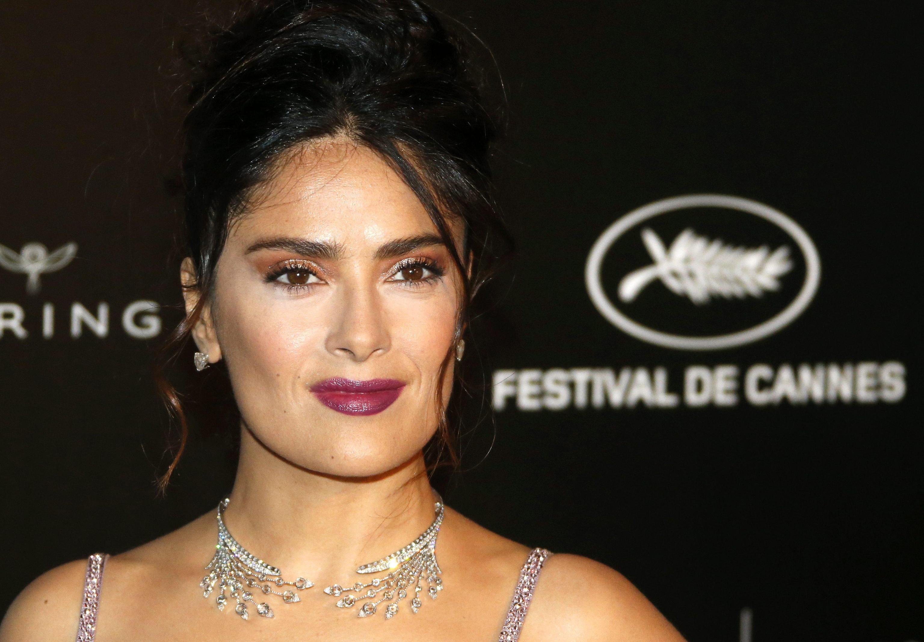 Salma Hayek, il suo segreto di bellezza? La meditazione