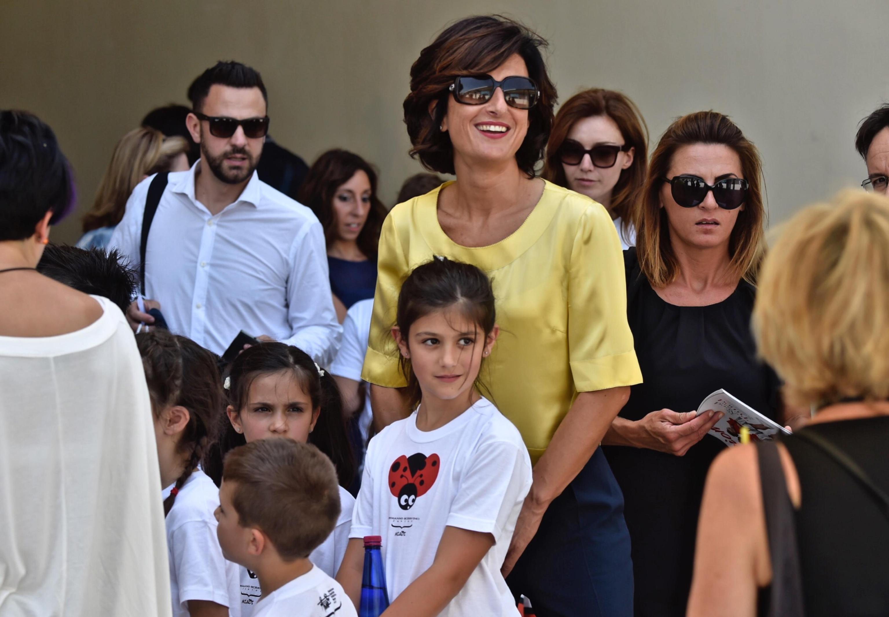 Matteo Renzi, moglie Agnese a Pitti: sceglie giallo FOTO