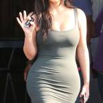 Kim Kardashian ha perso i chili post-parto FOTO col miniabito5