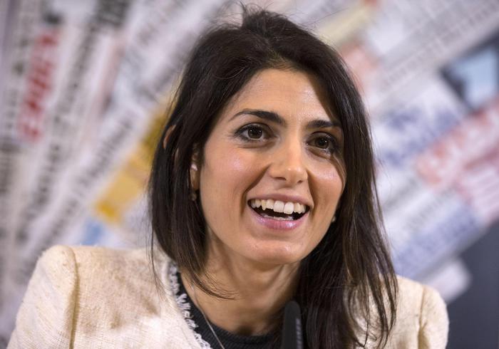Virginia Raggi vita privata, marito, età, figlio FOTO vb