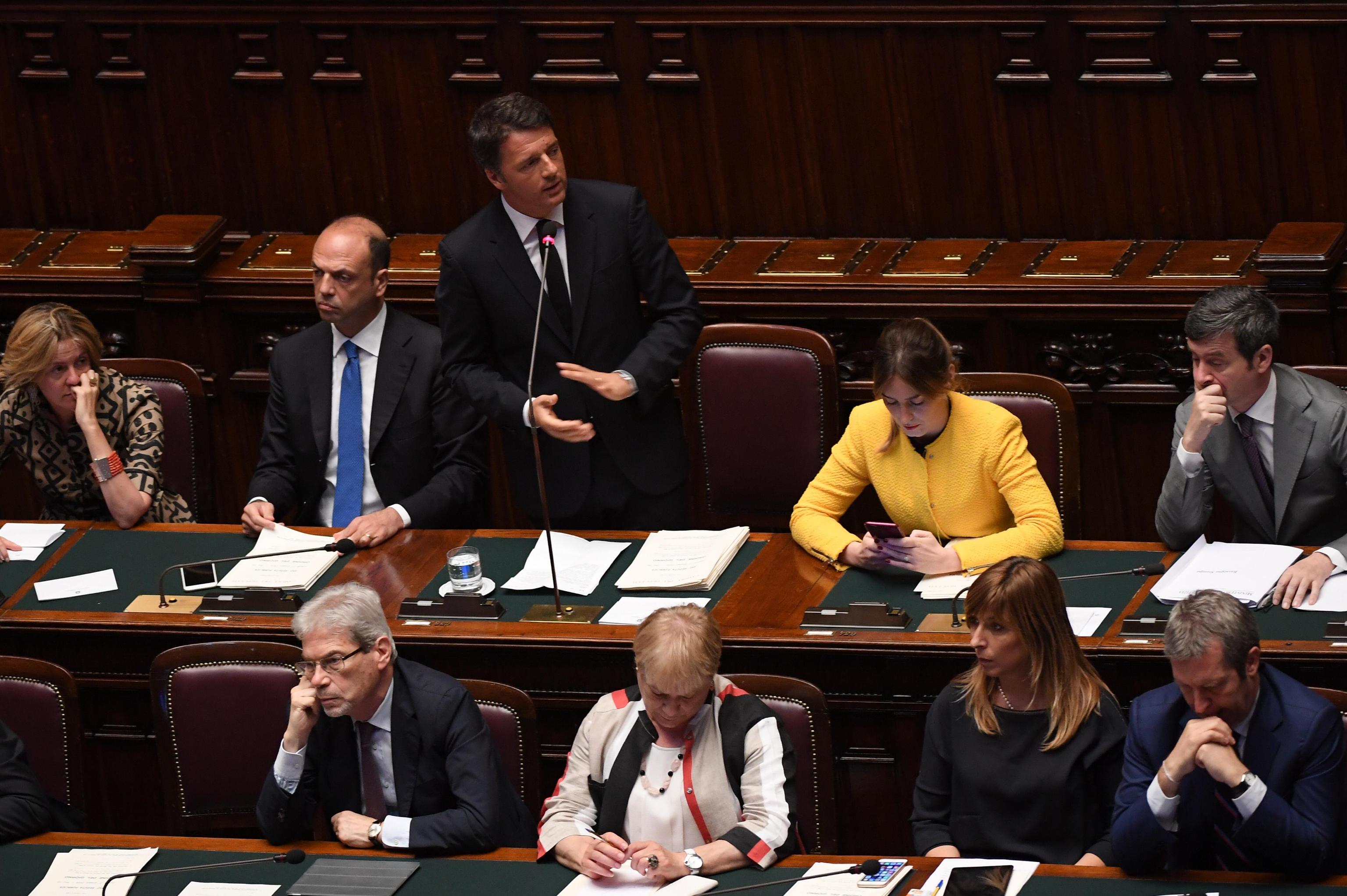 Maria Elena Boschi look: giacca gialla e longuette nera FOTO