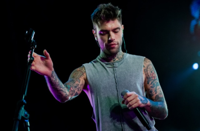 Fedez, rissa col rapper Mc Cece: "Mi ha dato un pugno"