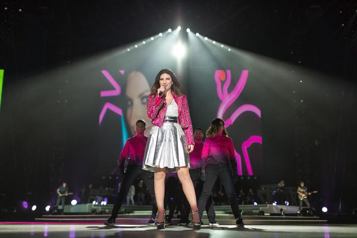 Laura Pausini regina di stile: ecco chi crea i suoi look