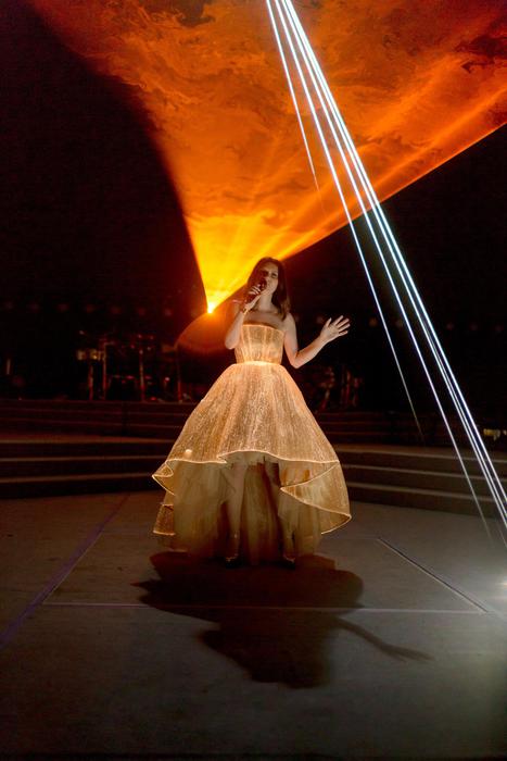 Laura Pausini regina di stile: ecco chi crea i suoi look