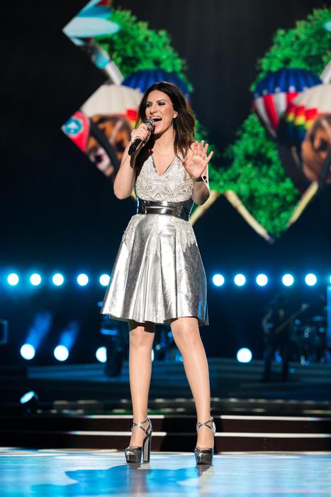 Laura Pausini regina di stile: ecco chi crea i suoi look