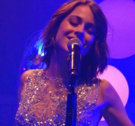 Martina Stoessel, minigonna e maglia trasparente FOTO