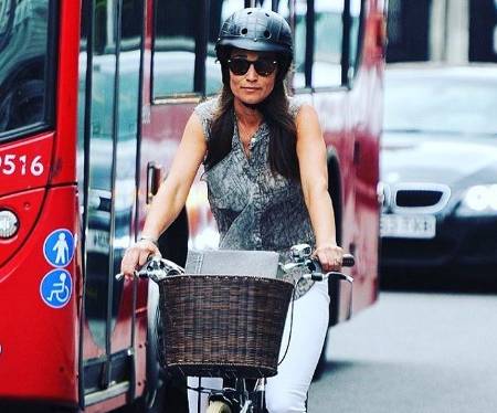 Kate Middleton, sorella Pippa in bici e... anello in vista FOTO