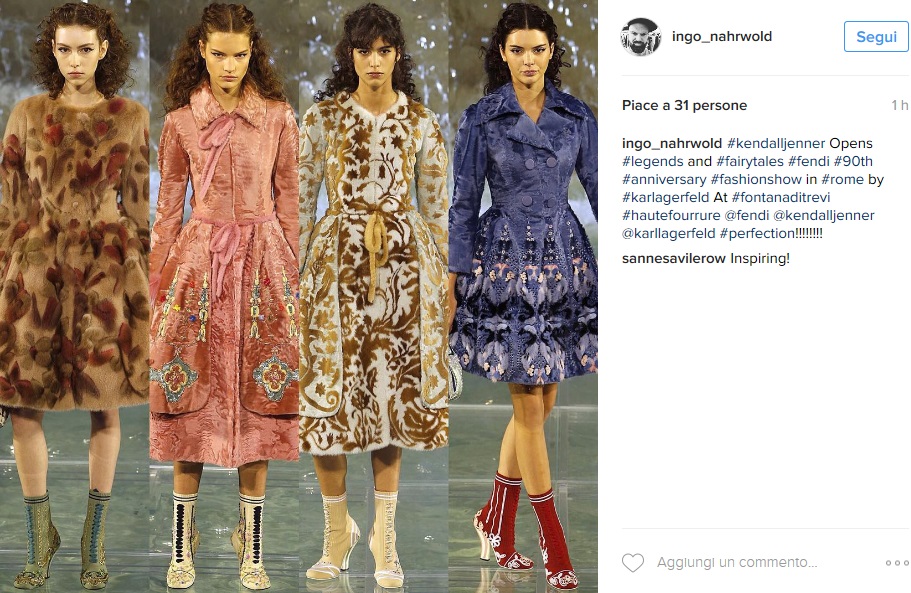 Kendall Jenner impeccabile sfila sull'acqua a Fontana di Trevi FOTO