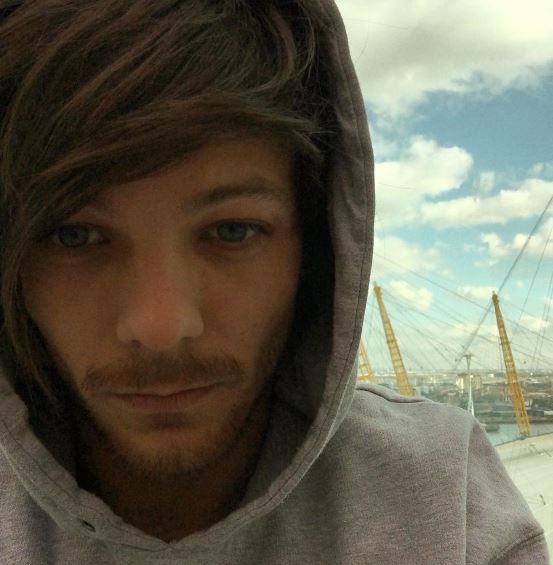 Louis Tomlinson confessa: "Un giorno Simon Cowell...