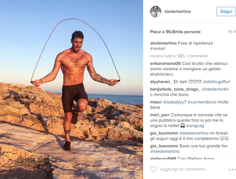 Stefano De Martino, via dai social: "Fase di ripartenza" FOTO