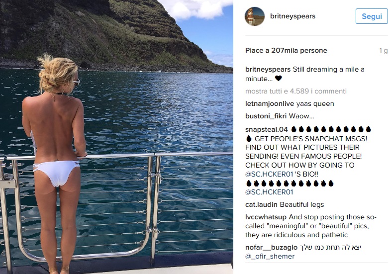 Britney Speras magrissima in costume... mangia junk food FOTO