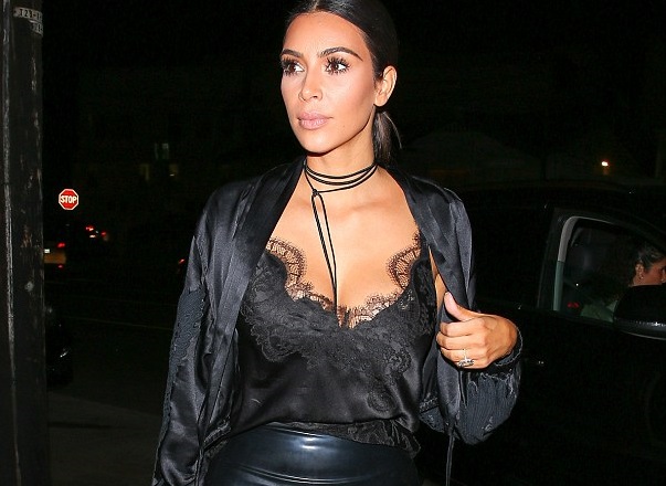 Kim Kardashian aggredita e derubata in hotel a Parigi