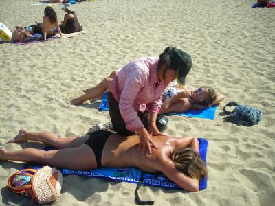Massaggi in spiaggia, attenzione a dermatiti e micosi