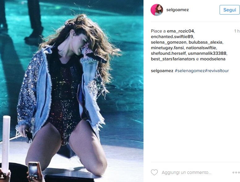 Selena Gomez: i look più sensuali del Revival Tour FOTO
