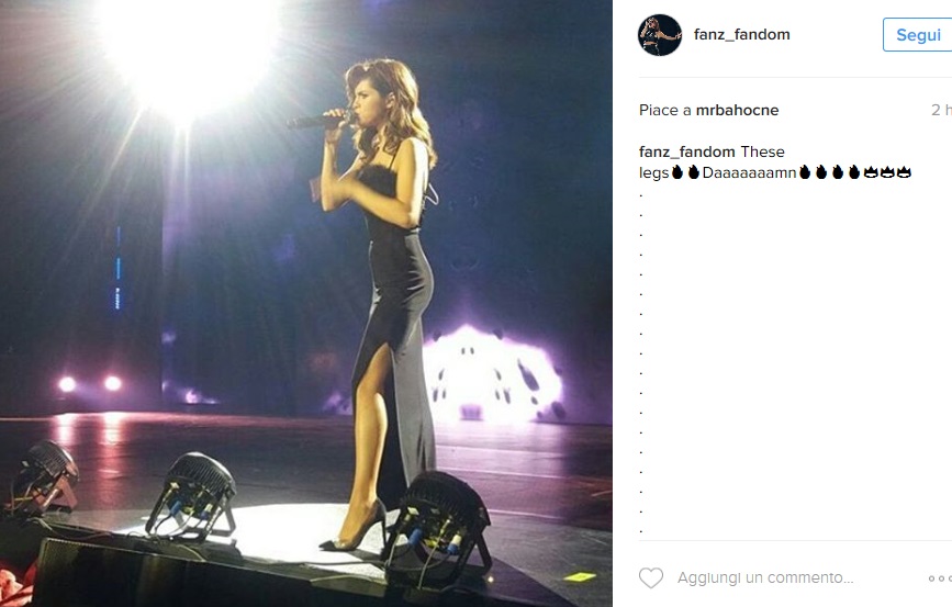 Selena Gomez: i look più sensuali del Revival Tour FOTO