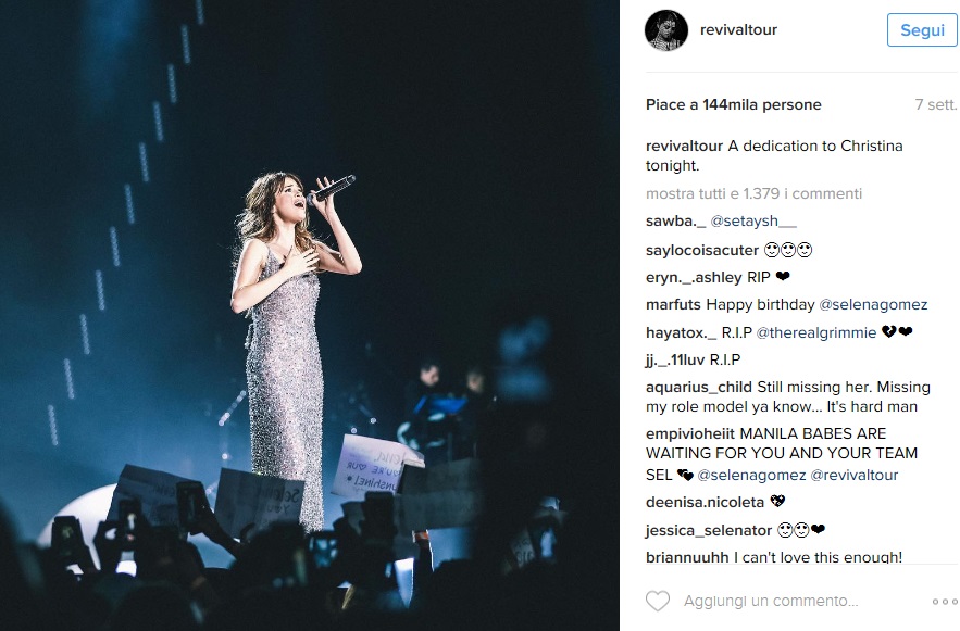 Selena Gomez: i look più sensuali del Revival Tour FOTO