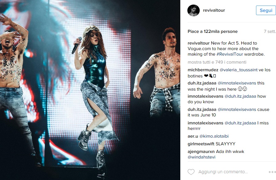 Selena Gomez: i look più sensuali del Revival Tour FOTO