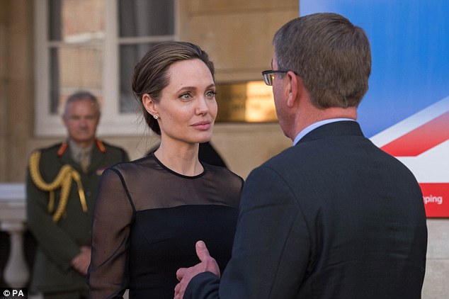 Angelina Jolie ingrassata FOTO tranquillizzano i fan 2