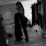 Kim Kardashian, forme esplosive col pantalone di pelle nero