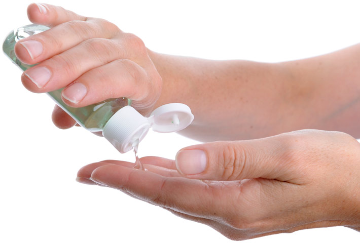 Antibatterici per lavarsi le mani, stop negli Usa: non sono sicuri