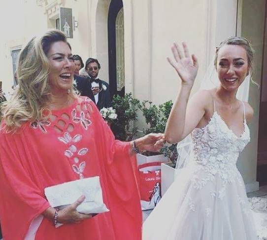 Romina Power, abito rosso alle nozze di Cristel: la stilista è...