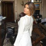Elisabetta Canalis, mini abito bianco: look impeccabile FOTO