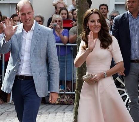 Kate Middleton è tornata! Super chic in abito rosa FOTO