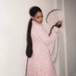 Rihanna incanta Parigi: geisha sportiva alla sfilata Fenty x Puma