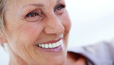 Denti curati proteggono la salute fisica e mentale degli anziani