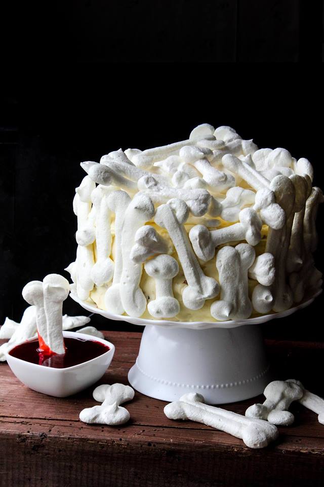 Speciale Halloween: Meringue Bone Chocolate Blood Cake