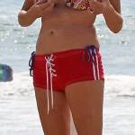 Sharon Stone, bikini e shorts a 58 anni6