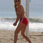 Sharon Stone, bikini e shorts a 58 anni3